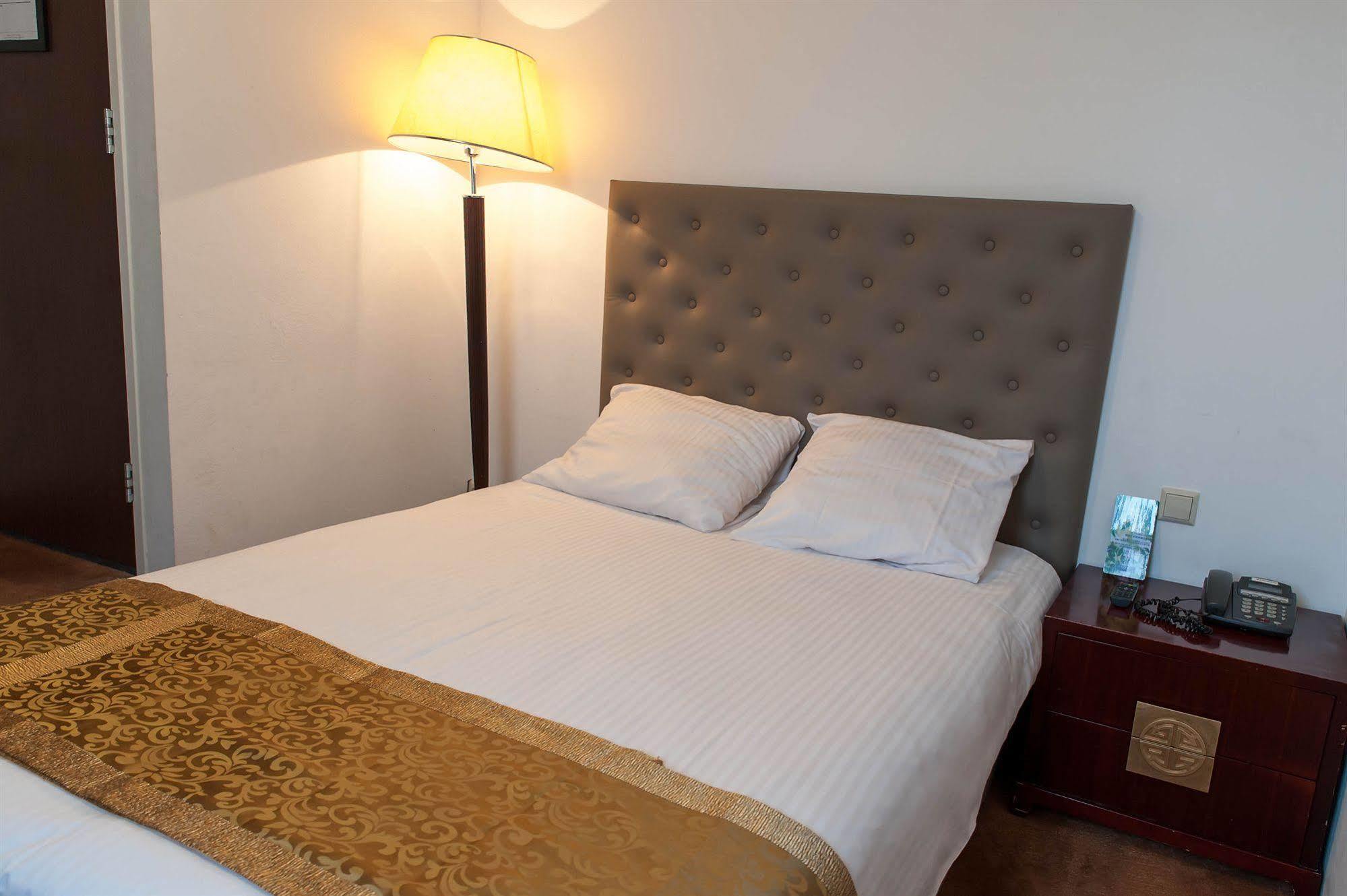 Hotel Hague Center 3*