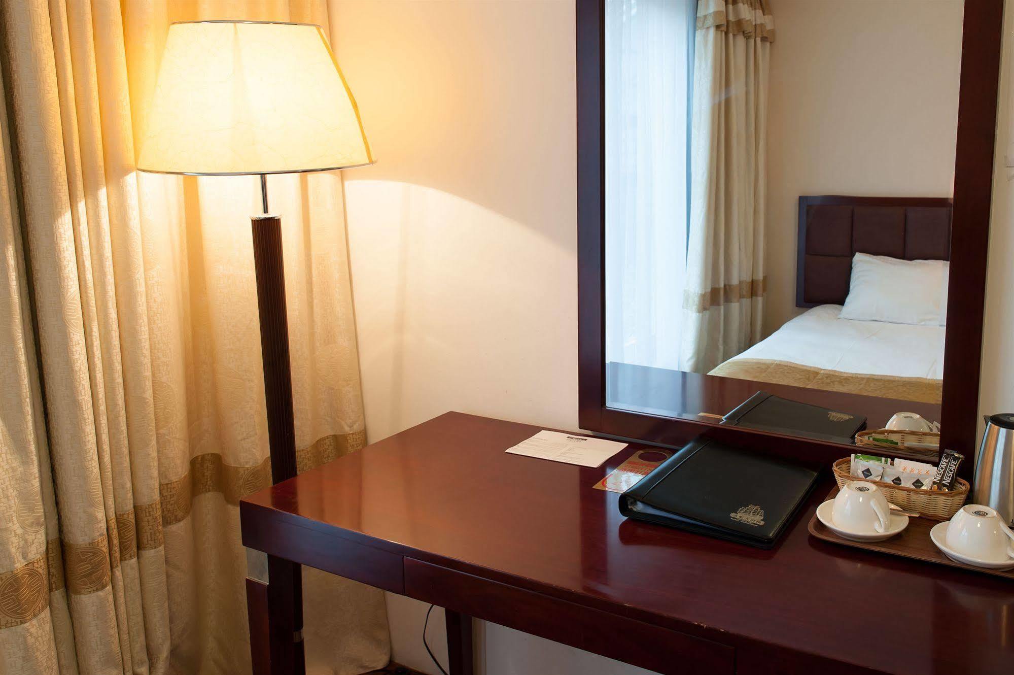 Hague Center Hotel