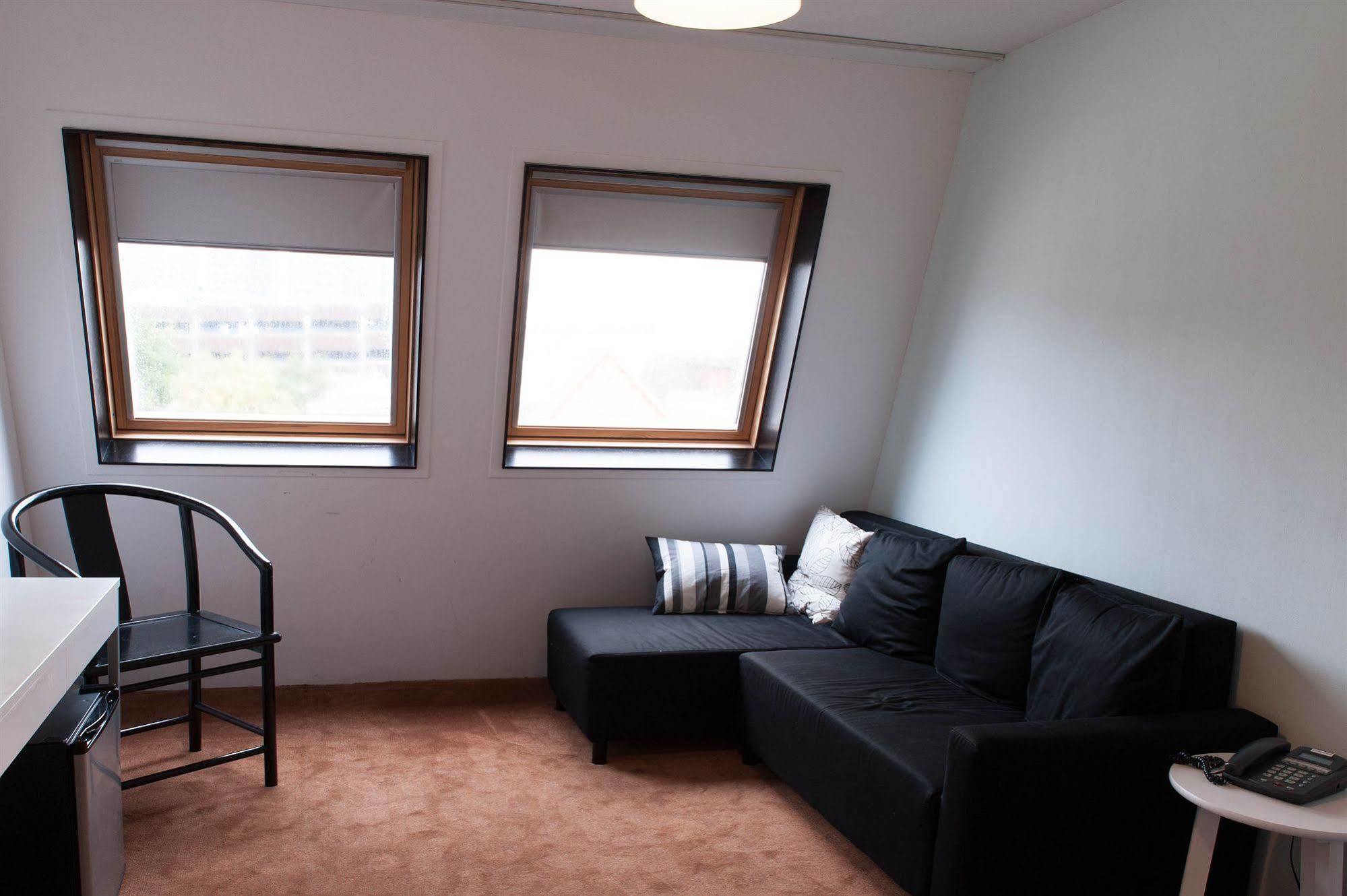 Hague Center 3*