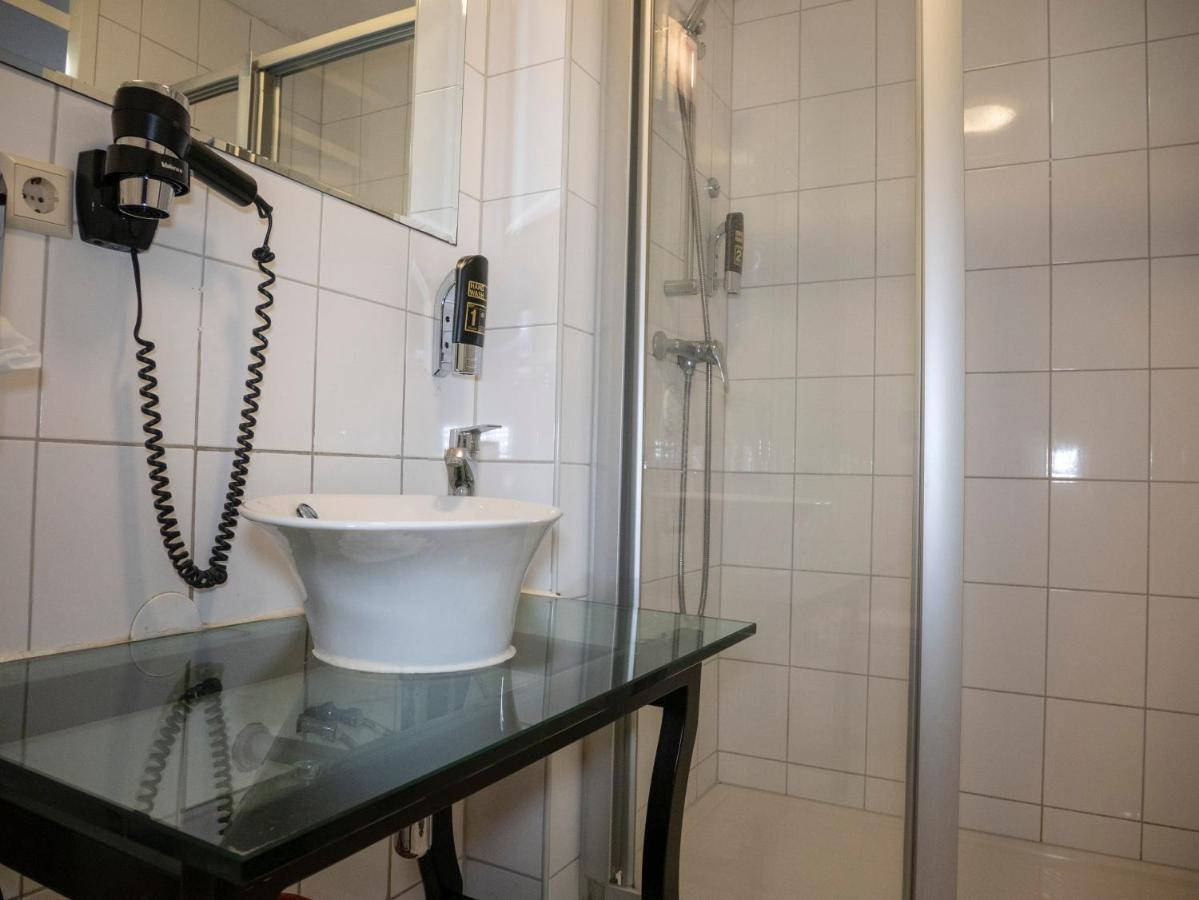 Hague Center 3*