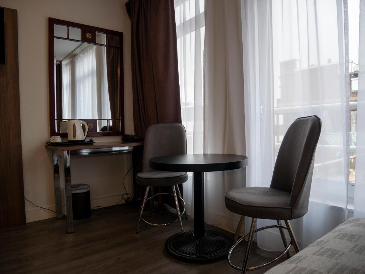 Hague Center 3*